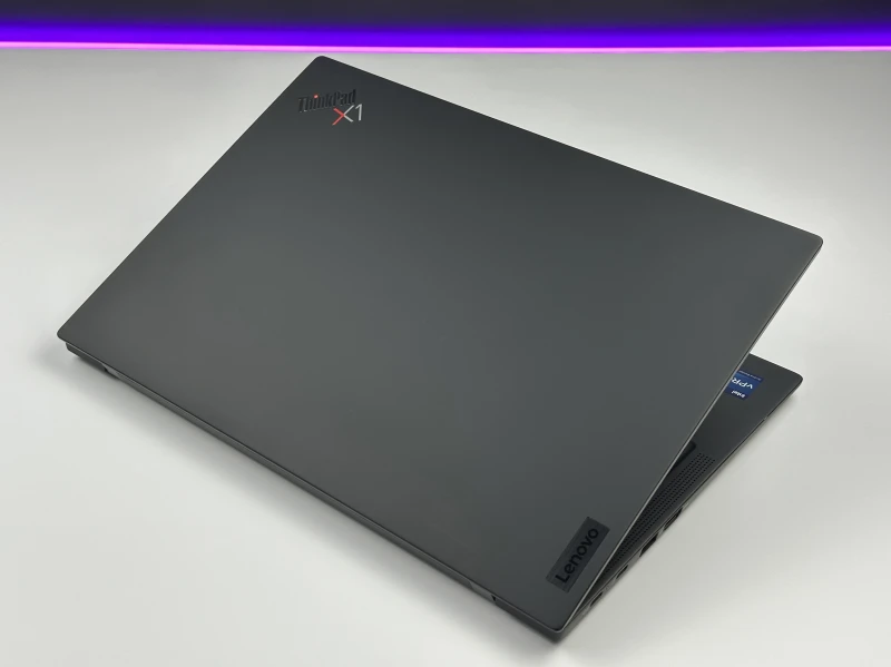 Lenovo ThinkPad X1 Carbon Gen 11 z procesorem i7-1365U, 16GB RAM i ekranem 14". Ultralekki laptop biznesowy z klawiaturą US i modemem LTE.