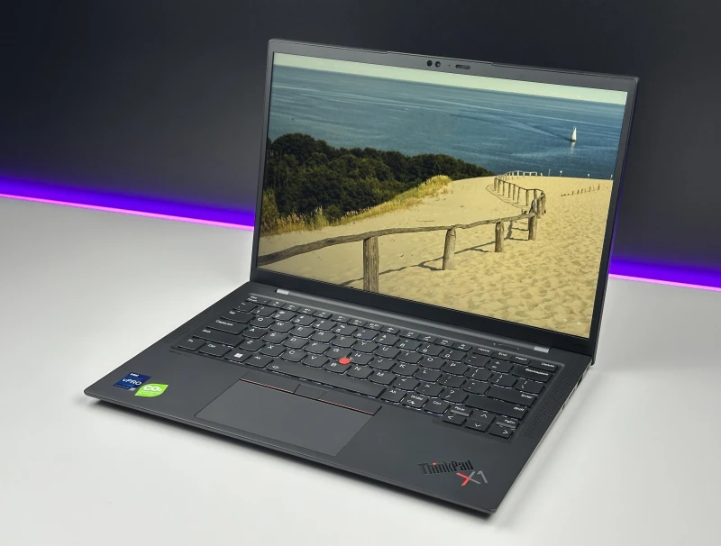 Lenovo ThinkPad X1 Carbon Gen 11 z procesorem i7-1365U, 16GB RAM i ekranem 14". Ultralekki laptop biznesowy z klawiaturą US i modemem LTE.