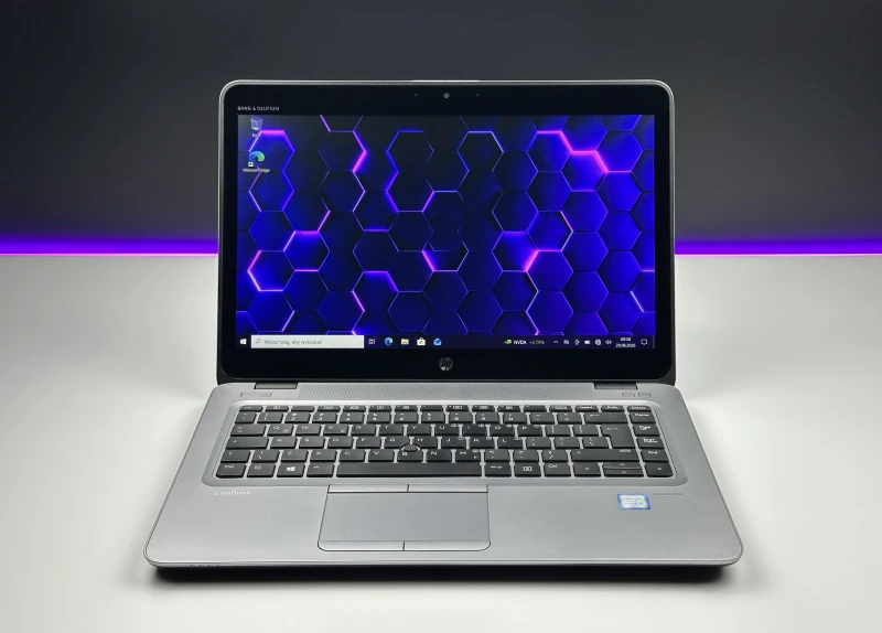 HP EliteBook 840 G3 z procesorem i5-6200U, Windows 10 Pro i dotykowym ekranem. Laptop biznesowy z Intel HD 520 oraz portami VGA, DP i USB-C..
