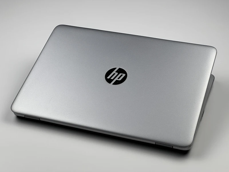 HP EliteBook 840 G3 z procesorem i5-6200U, Windows 10 Pro i dotykowym ekranem. Laptop biznesowy z Intel HD 520 oraz portami VGA, DP i USB-C..