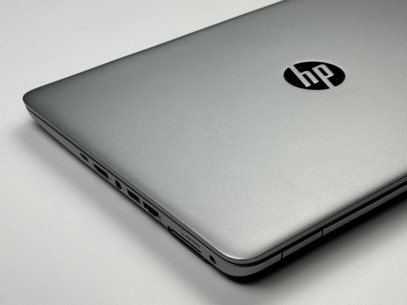 HP EliteBook 840 G3 z procesorem i5-6200U, Windows 10 Pro i dotykowym ekranem. Laptop biznesowy z Intel HD 520 oraz portami VGA, DP i USB-C..