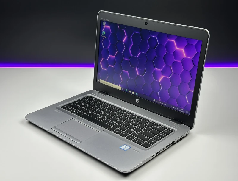 HP EliteBook 840 G3 z procesorem i5-6200U i ekranem 14". Laptop biznesowy z Intel HD Graphics 520 i portami USB-C, VGA oraz DisplayPort.