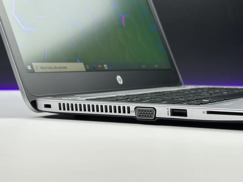 HP EliteBook 840 G3 z procesorem i5-6200U i ekranem 14". Laptop biznesowy z Intel HD Graphics 520 i portami USB-C, VGA oraz DisplayPort.