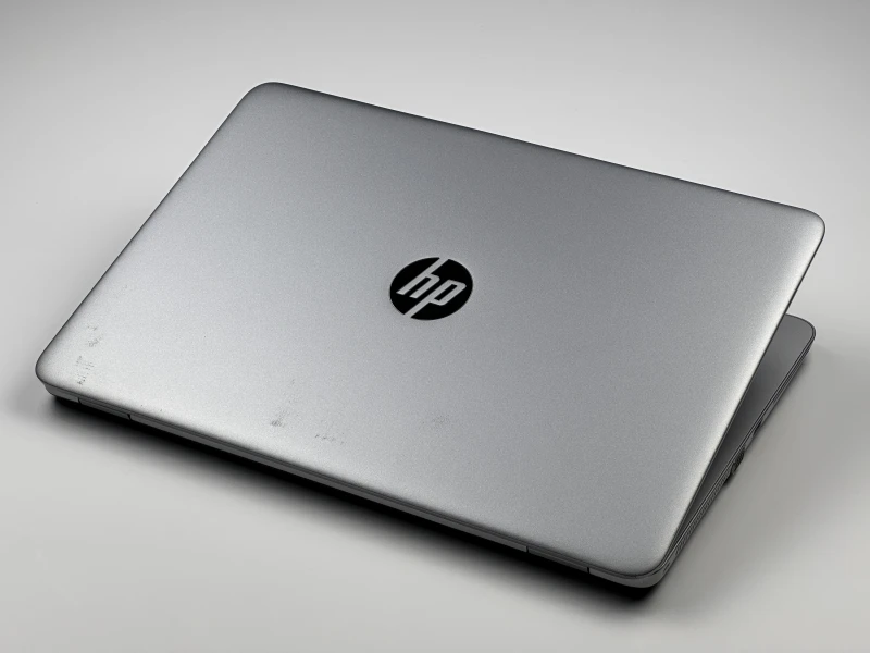 HP EliteBook 840 G3 z procesorem i5-6200U i ekranem 14". Laptop biznesowy z Intel HD Graphics 520 i portami USB-C, VGA oraz DisplayPort.