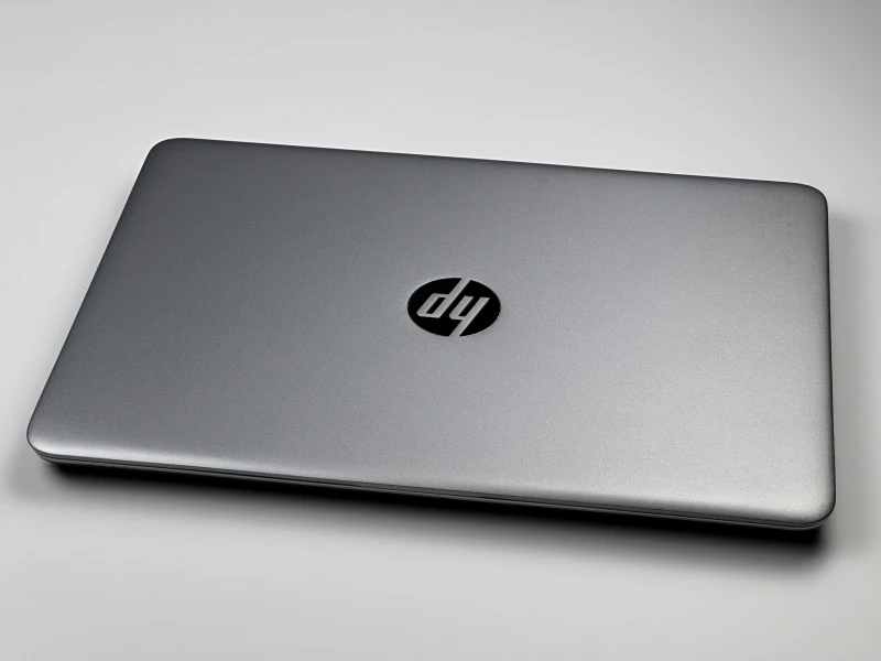HP EliteBook 840 G3 z procesorem i5-6200U i ekranem 14". Laptop biznesowy z Intel HD Graphics 520 i portami USB-C, VGA oraz DisplayPort.