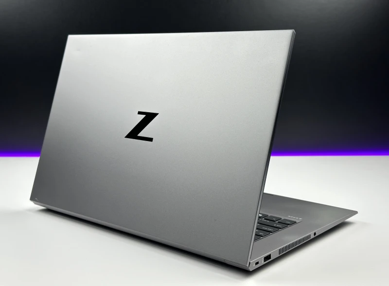 HP ZBook Studio 15 G8 z i7-11850H, ekranem 15,6" FHD i grafiką NVIDIA T1200. Smukła stacja robocza z klawiaturą US i aluminiową obudową.