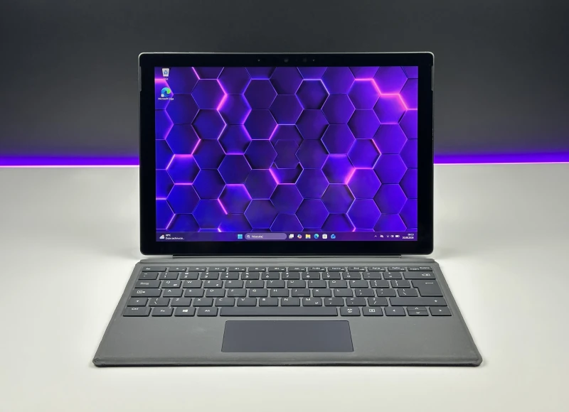 Microsoft Surface Pro 7 z procesorem i7-1065G7, 16GB RAM, SSD 256GB i dotykowym ekranem 12.3" 2736x1824. Tablet 2w1 z Intel Iris Plus Graphics.
