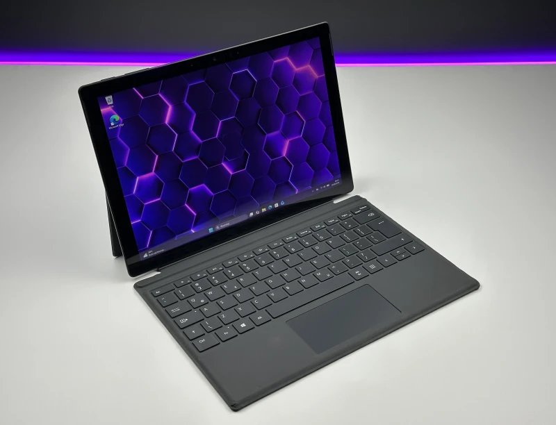 Microsoft Surface Pro 7 z procesorem i7-1065G7, 16GB RAM, SSD 256GB i dotykowym ekranem 12.3" 2736x1824. Tablet 2w1 z Intel Iris Plus Graphics.