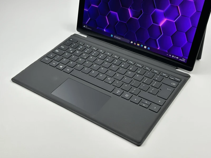 Microsoft Surface Pro 7 z procesorem i7-1065G7, 16GB RAM, SSD 256GB i dotykowym ekranem 12.3" 2736x1824. Tablet 2w1 z Intel Iris Plus Graphics.