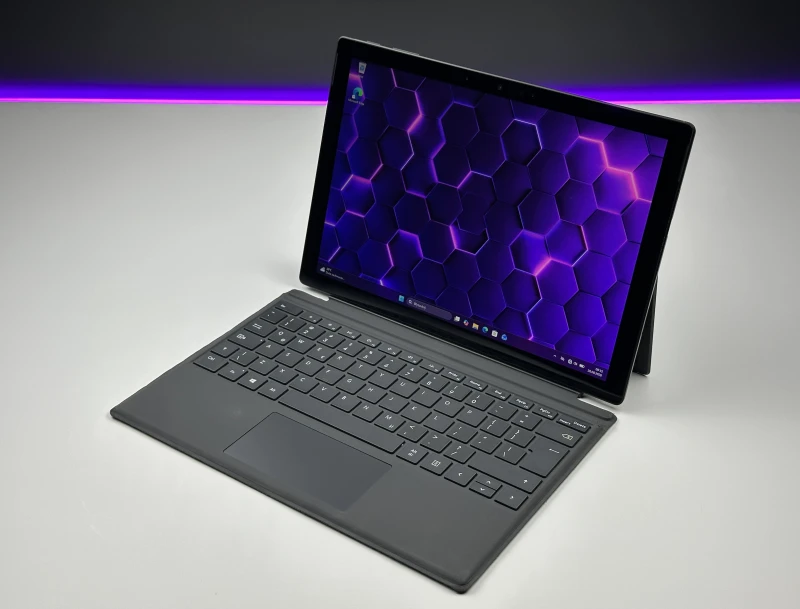 Microsoft Surface Pro 7 z procesorem i7-1065G7, 16GB RAM, SSD 256GB i dotykowym ekranem 12.3" 2736x1824. Tablet 2w1 z Intel Iris Plus Graphics.