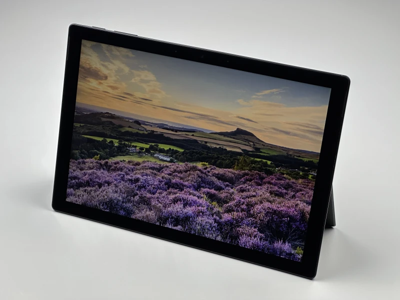 Microsoft Surface Pro 7 z procesorem i7-1065G7, 16GB RAM, SSD 256GB i dotykowym ekranem 12.3" 2736x1824. Tablet 2w1 z Intel Iris Plus Graphics.