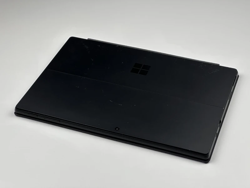 Microsoft Surface Pro 7 z procesorem i7-1065G7, 16GB RAM, SSD 256GB i dotykowym ekranem 12.3" 2736x1824. Tablet 2w1 z Intel Iris Plus Graphics.