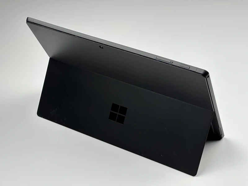 Microsoft Surface Pro 7 z procesorem i7-1065G7, 16GB RAM, SSD 256GB i dotykowym ekranem 12.3" 2736x1824. Tablet 2w1 z Intel Iris Plus Graphics.