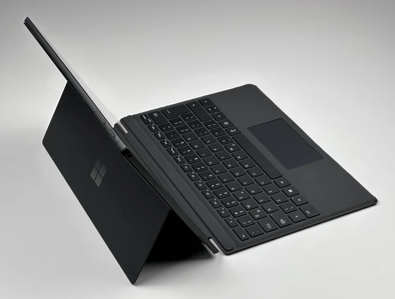Microsoft Surface Pro 7 z procesorem i7-1065G7, 16GB RAM, SSD 256GB i dotykowym ekranem 12.3" 2736x1824. Tablet 2w1 z Intel Iris Plus Graphics. Microsoft Surface Pro 7 z procesorem i7-1065G7, 16GB RAM, SSD 256GB i dotykowym ekranem 12.3" 2736x1824. Tablet 2w1 z Intel Iris Plus Graphics.