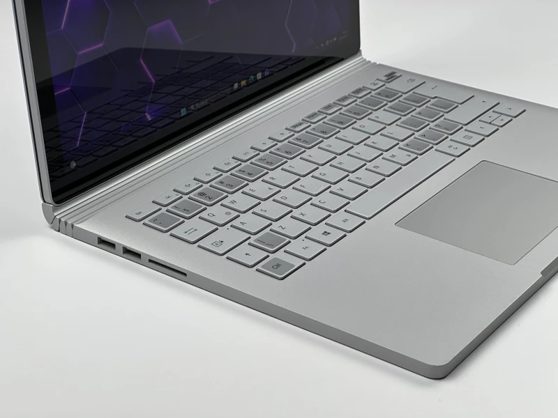 Microsoft Surface Book 3 – i7-1065G7, GTX 1650 (4GB) i dotykowa matryca 3000x2000. Moc laptopa, wygoda tabletu – twórz bez ograniczeń! ✨