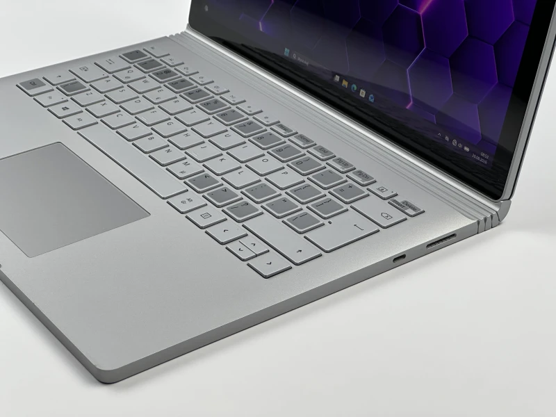 Microsoft Surface Book 3 – i7-1065G7, GTX 1650 (4GB) i dotykowa matryca 3000x2000. Moc laptopa, wygoda tabletu – twórz bez ograniczeń! ✨