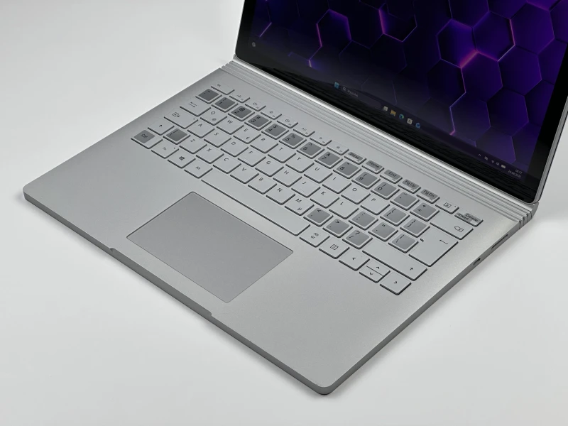 Microsoft Surface Book 3 – i7-1065G7, GTX 1650 (4GB) i dotykowa matryca 3000x2000. Moc laptopa, wygoda tabletu – twórz bez ograniczeń! ✨