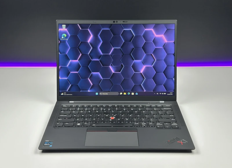 Lenovo ThinkPad X1 Carbon Gen 9 i7-1185G7, 16GB, 14" FHD+ – ultralekki laptop biznesowy z podświetlaną klawiaturą US i obsługą polskich znaków.