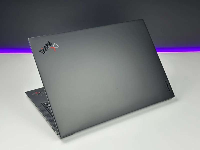 Lenovo ThinkPad X1 Carbon Gen 9 i7-1185G7, 16GB, 14" FHD+ – ultralekki laptop biznesowy z podświetlaną klawiaturą US i obsługą polskich znaków.