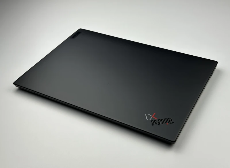 Lenovo ThinkPad X1 Carbon Gen 9 i7-1185G7, 16GB, 14" FHD+ – ultralekki laptop biznesowy z podświetlaną klawiaturą US i obsługą polskich znaków.