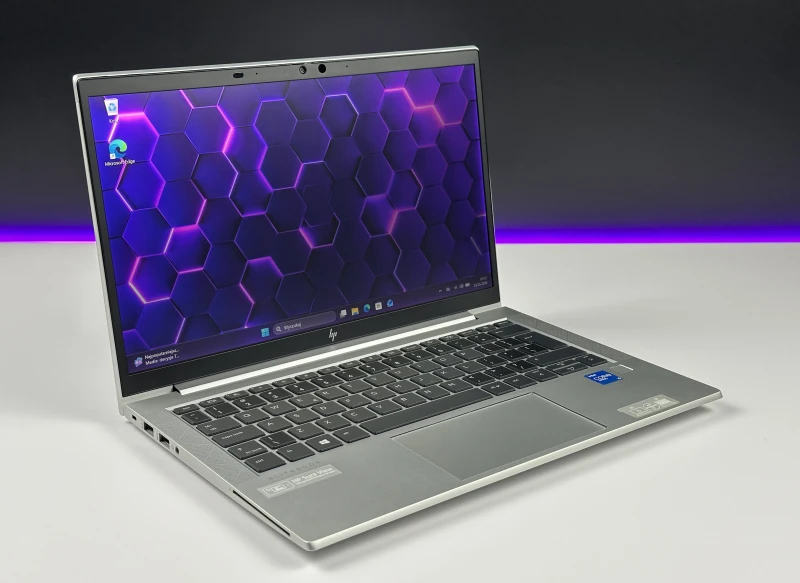 HP EliteBook 830 G8 z i5-1145G7, 13.3" FHD Sure View. Kompaktowy laptop biznesowy z funkcją ochrony prywatności ekranu i lekką konstrukcją.