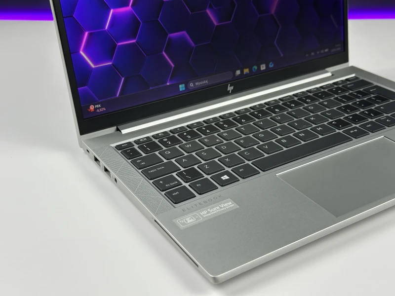 HP EliteBook 830 G8 z i5-1145G7, 13.3" FHD Sure View. Kompaktowy laptop biznesowy z funkcją ochrony prywatności ekranu i lekką konstrukcją.