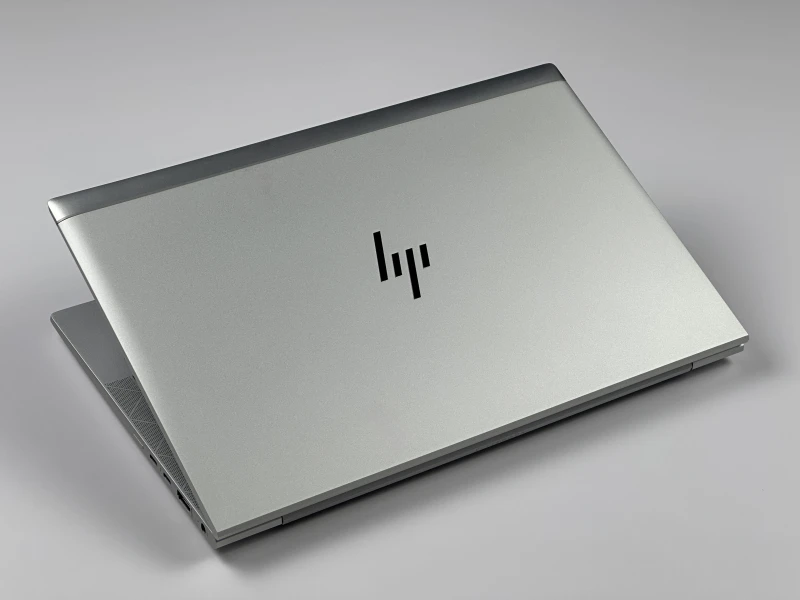 HP EliteBook 830 G8 z i5-1145G7, 13.3" FHD Sure View. Kompaktowy laptop biznesowy z funkcją ochrony prywatności ekranu i lekką konstrukcją.