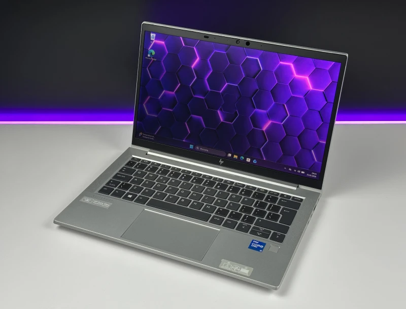 HP EliteBook 830 G8 z i5-1145G7, 13.3" FHD Sure View. Kompaktowy laptop biznesowy z funkcją ochrony prywatności ekranu i lekką konstrukcją.