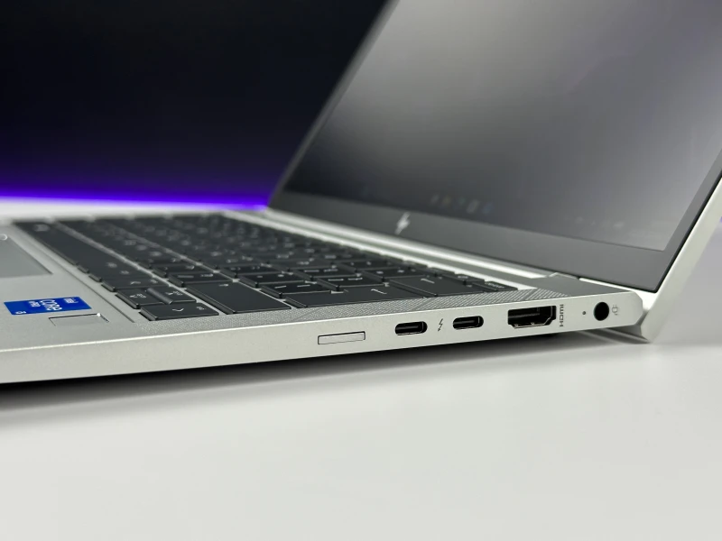 HP EliteBook 830 G8 z i5-1145G7, 13.3" FHD Sure View. Kompaktowy laptop biznesowy z funkcją ochrony prywatności ekranu i lekką konstrukcją.