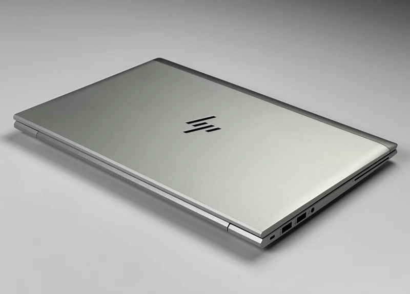 HP EliteBook 830 G8 z i5-1145G7, 13.3" FHD Sure View. Kompaktowy laptop biznesowy z funkcją ochrony prywatności ekranu i lekką konstrukcją.