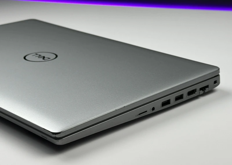 Dell Latitude 5520 – i7-1185G7, matryca FHD 15,6" i klawiatura US (QWERTY PL). Wydajny laptop biznesowy do pracy biurowej i zdalnej.