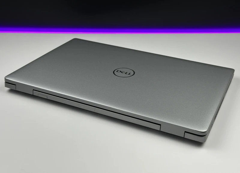 Dell Latitude 5520 – i7-1185G7, matryca FHD 15,6" i klawiatura US (QWERTY PL). Wydajny laptop biznesowy do pracy biurowej i zdalnej.