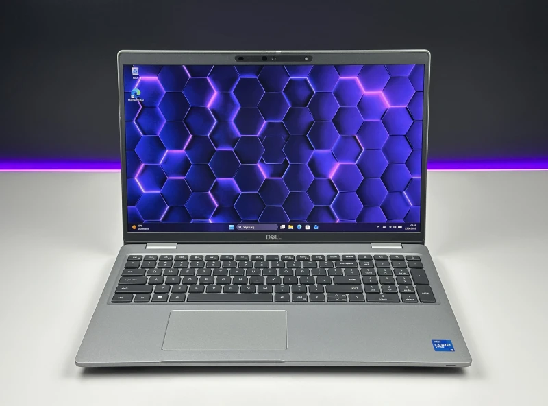Dell Latitude 5520 – i7-1185G7, matryca FHD 15,6" i klawiatura US (QWERTY PL). Wydajny laptop biznesowy do pracy biurowej i zdalnej.