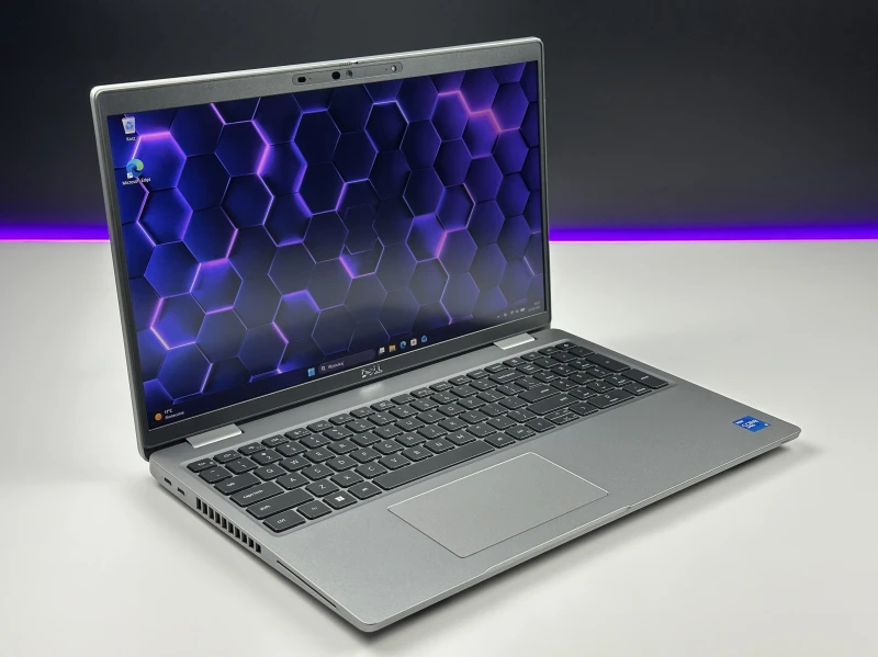 Dell Latitude 5520 – i7-1185G7, matryca FHD 15,6" i klawiatura US (QWERTY PL). Wydajny laptop biznesowy do pracy biurowej i zdalnej.