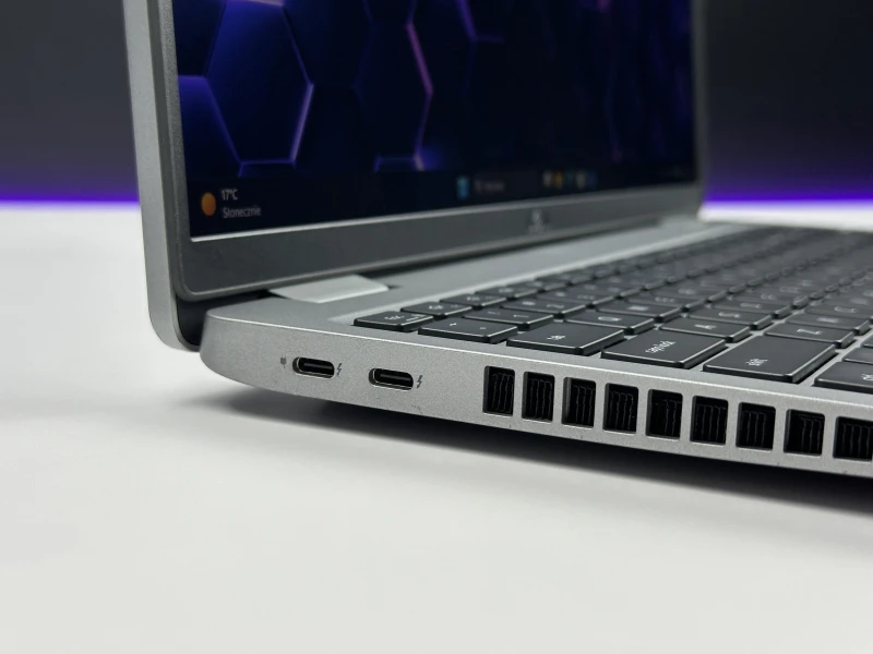 Dell Latitude 5520 – i7-1185G7, matryca FHD 15,6" i klawiatura US (QWERTY PL). Wydajny laptop biznesowy do pracy biurowej i zdalnej.
