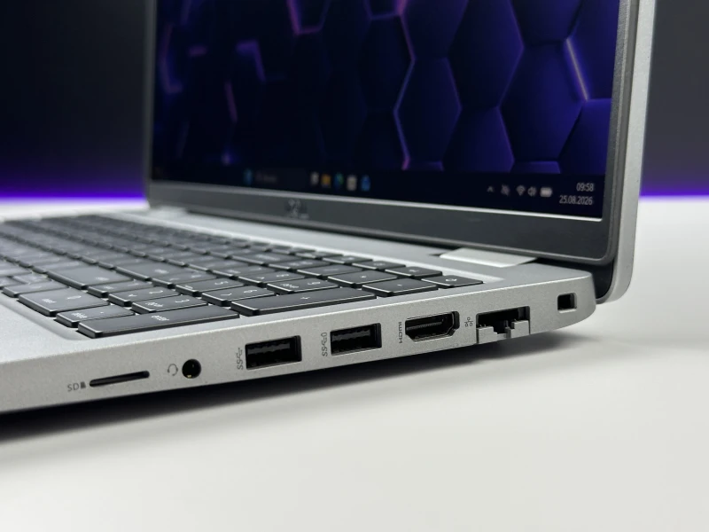 Dell Latitude 5520 – i7-1185G7, matryca FHD 15,6" i klawiatura US (QWERTY PL). Wydajny laptop biznesowy do pracy biurowej i zdalnej.