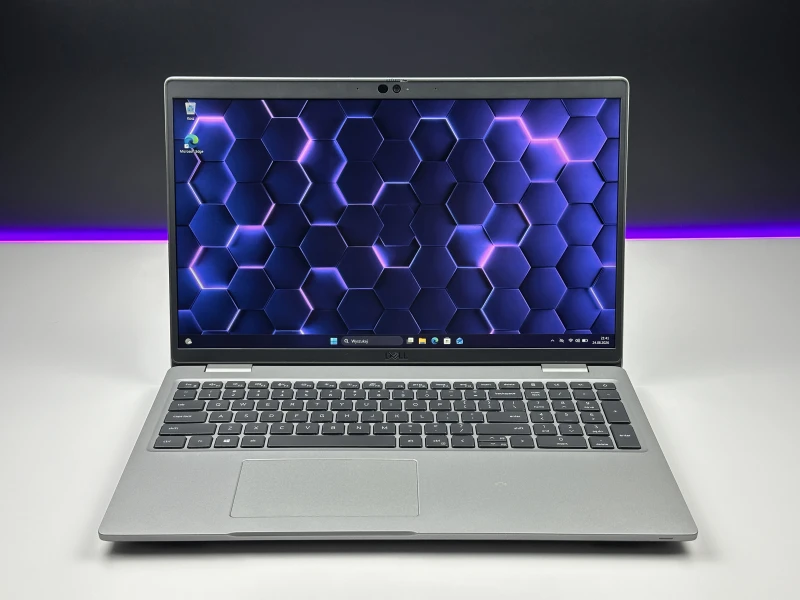Dell Latitude 5520 z i5-1135G7, matrycą FHD, klawiaturą US (PL QWERTY) – mobilny laptop biznesowy stworzony do pracy w każdych warunkach.