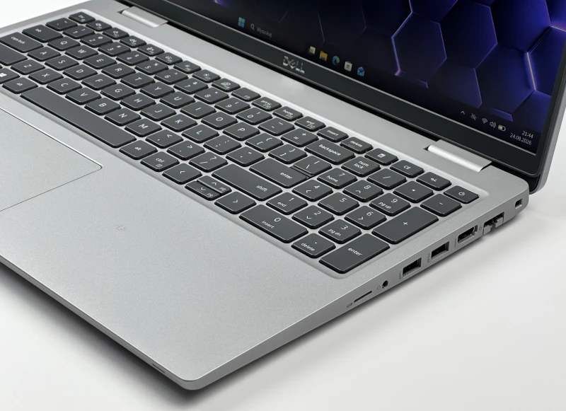 Dell Latitude 5520 z i5-1135G7, matrycą FHD, klawiaturą US (PL QWERTY) – mobilny laptop biznesowy stworzony do pracy w każdych warunkach.