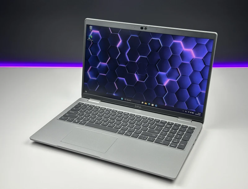 Dell Latitude 5520 z i5-1135G7, matrycą FHD, klawiaturą US (PL QWERTY) – mobilny laptop biznesowy stworzony do pracy w każdych warunkach.