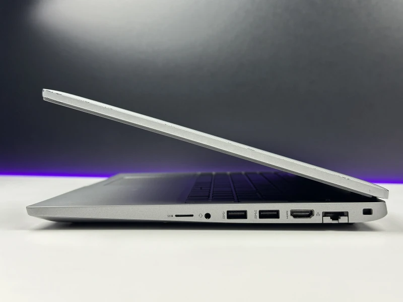 Dell Latitude 5520 z i5-1135G7, matrycą FHD, klawiaturą US (PL QWERTY) – mobilny laptop biznesowy stworzony do pracy w każdych warunkach.