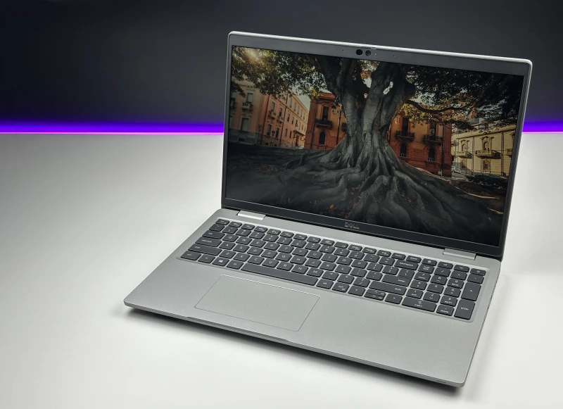 Dell Latitude 5520 z i5-1135G7, matrycą FHD, klawiaturą US (PL QWERTY) – mobilny laptop biznesowy stworzony do pracy w każdych warunkach.