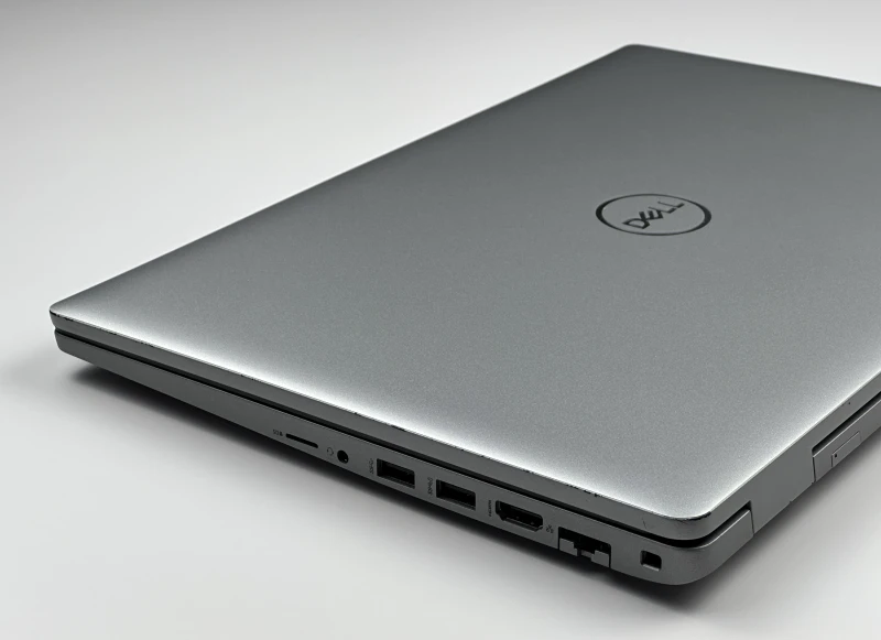 Dell Latitude 5520 z i5-1135G7, matrycą FHD, klawiaturą US (PL QWERTY) – mobilny laptop biznesowy stworzony do pracy w każdych warunkach.