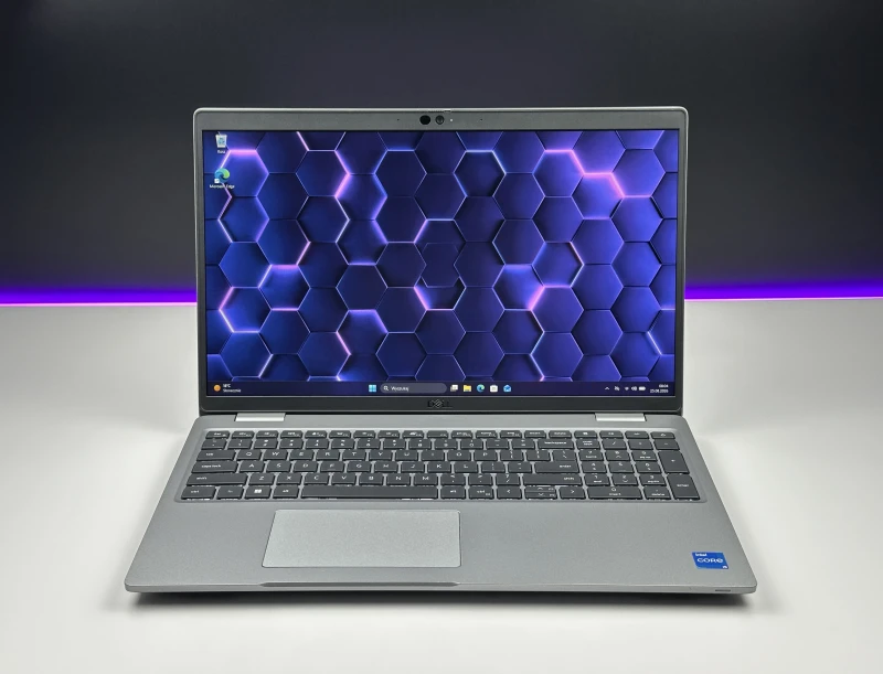 Dell Latitude 5520 z i5-1145G7, matrycą FHD, klawiaturą US (PL QWERTY) – mobilny laptop biznesowy stworzony do pracy w każdych warunkach.