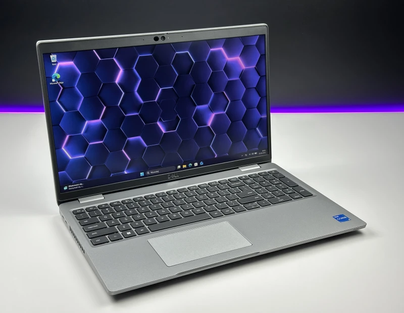 Dell Latitude 5520 z i5-1145G7, matrycą FHD, klawiaturą US (PL QWERTY) – mobilny laptop biznesowy stworzony do pracy w każdych warunkach.