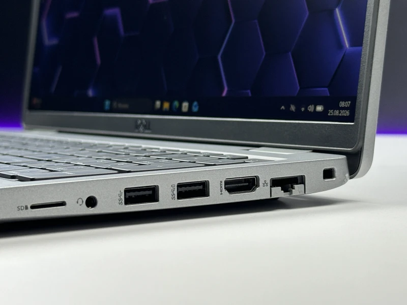 Dell Latitude 5520 z i5-1145G7, matrycą FHD, klawiaturą US (PL QWERTY) – mobilny laptop biznesowy stworzony do pracy w każdych warunkach.