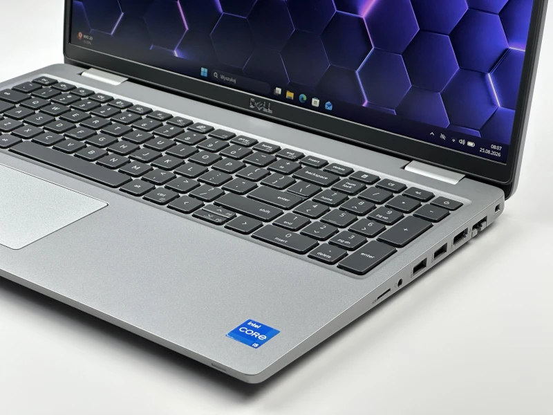 Dell Latitude 5520 z i5-1145G7, matrycą FHD, klawiaturą US (PL QWERTY) – mobilny laptop biznesowy stworzony do pracy w każdych warunkach.