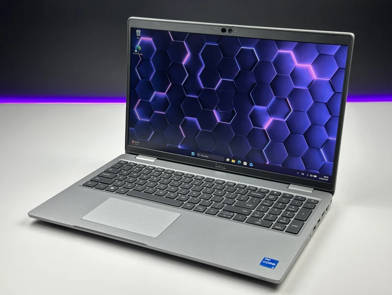 Dell Latitude 5520 z i5-1145G7, matrycą FHD, klawiaturą US (PL QWERTY) – mobilny laptop biznesowy stworzony do pracy w każdych warunkach.