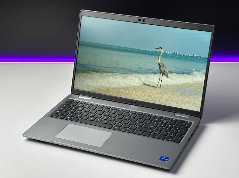 Dell Latitude 5520 z i5-1145G7, matrycą FHD, klawiaturą US (PL QWERTY) – mobilny laptop biznesowy stworzony do pracy w każdych warunkach. Dell Latitude 5520 z i5-1145G7, matrycą FHD, klawiaturą US (PL QWERTY) – mobilny laptop biznesowy stworzony do pracy w każdych warunkach.