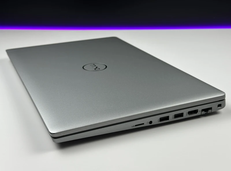 Dell Latitude 5520 z i5-1145G7, matrycą FHD, klawiaturą US (PL QWERTY) – mobilny laptop biznesowy stworzony do pracy w każdych warunkach.