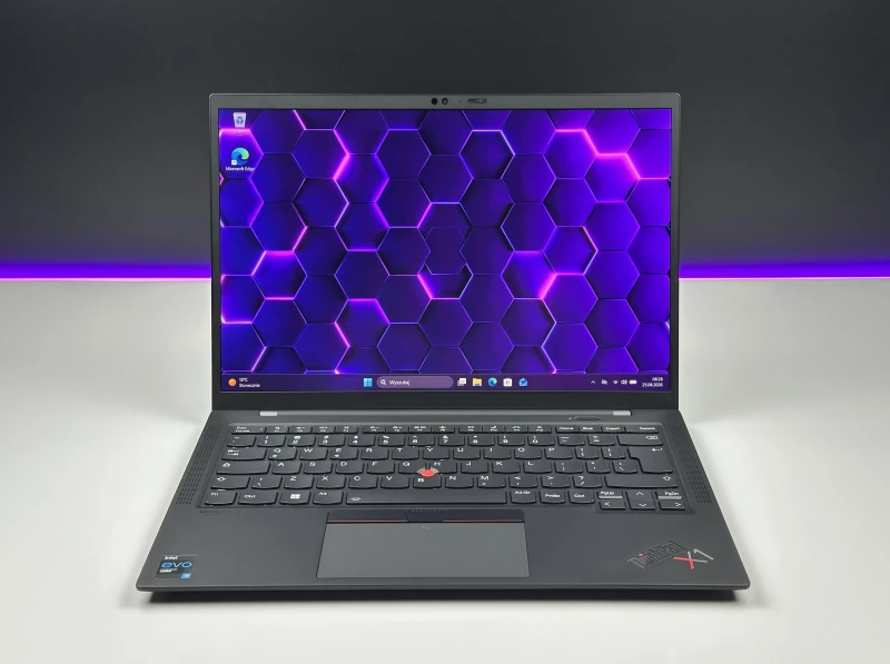 Lenovo ThinkPad X1 Carbon z procesorem i5-1135G7, 16GB RAM, LTE i ekranem 14" FHD+. Ultralekki laptop z czytnikiem linii papilarnych i Intel Iris Xe.